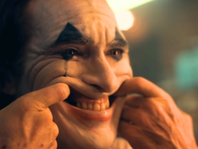 浅谈dc恶棍电影《小丑》预告片插曲:在悲苦的摩登时代里强颜欢笑的