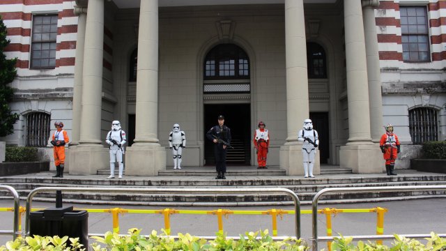 在５月４號星際大戰日台灣星戰粉絲駐軍到總統府！！！活動心得和照片一覽