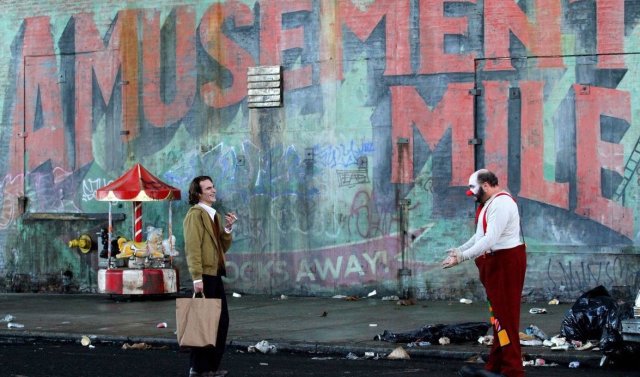 華納兄弟正式公開《小丑》電影全數主要卡司！布萊德利庫柏加入監製行列！