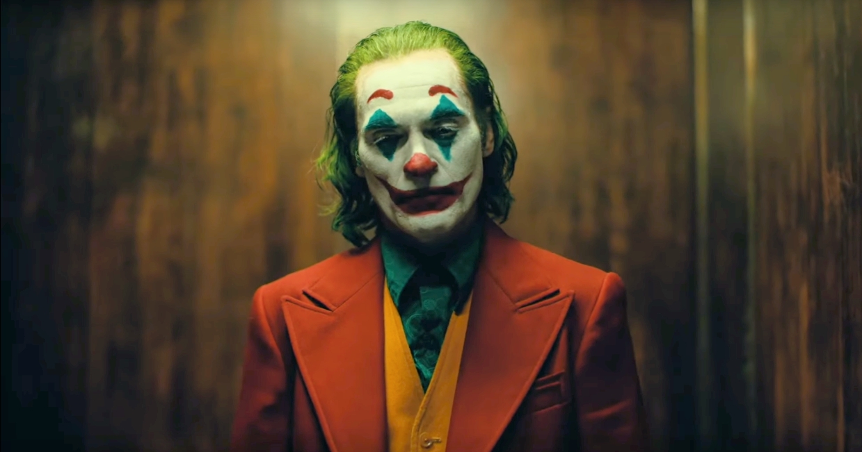 「坎城影帝」瓦昆費尼克斯主演DC反派電影《小丑》首支前導預告釋出！