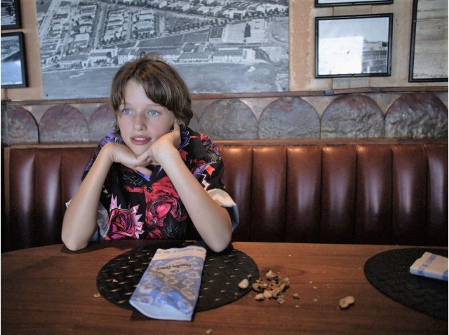 蜜拉喬娃薇琪 12 歲大女兒進軍影壇！簽約演出《黑寡婦》《彼得潘》兩部迪士尼大片