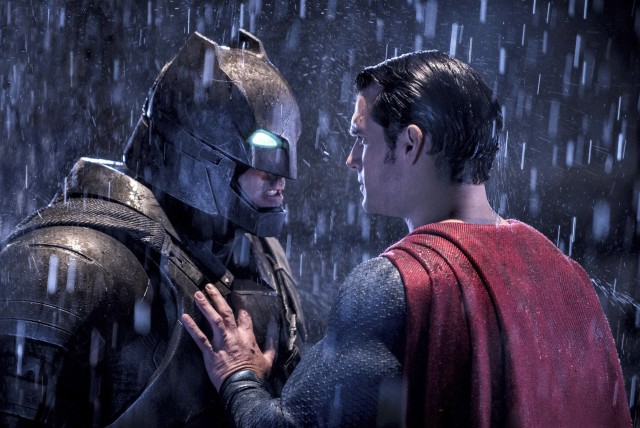 柯林法洛、裘德洛原有望扮演 DC 兩大台柱？這部棄案版《蝙蝠俠對超人》開場便賜死阿福！