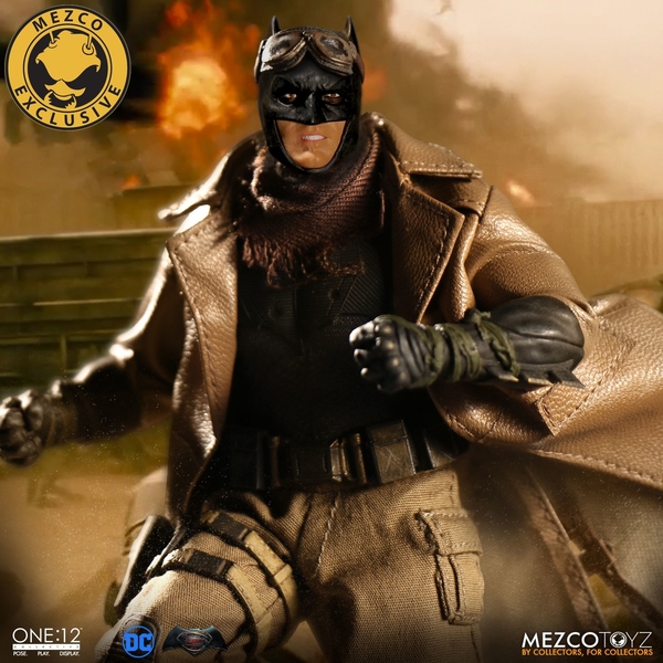 Mezco's One:12 推出《蝙蝠俠對超人：正義曙光》的噩夢版蝙蝠俠公仔