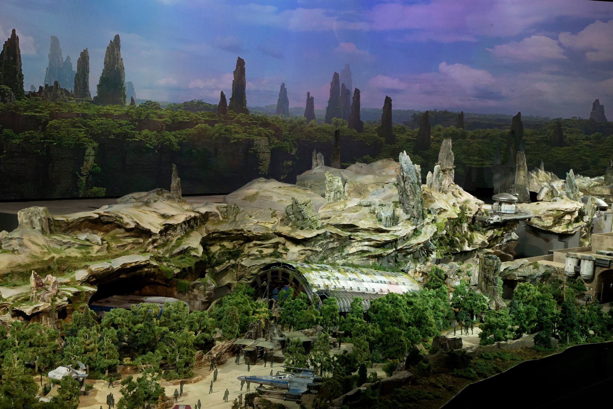 「Ｄ２３」迪士尼慶典特報：《星際大戰》主題樂園「Star Wars Land」概念模型公開