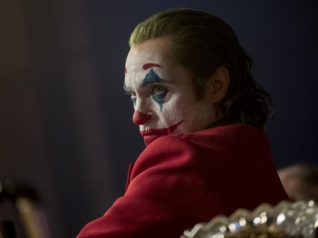 《小丑》續集有望？菲利普斯導演疑似有意願想開拍更多 DC 角色起源電影