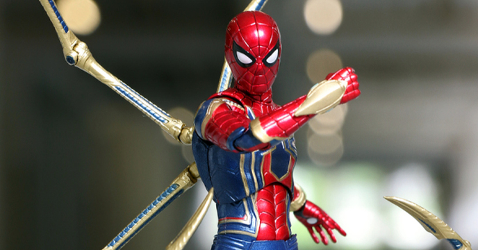 [D.M.S. 玩具報告] Peter Parker 最強的戰衣  MAFEX - Iron Spider Suit