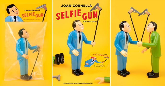 大好評再推出異色版！Joan Cornellà x AllRightsReserved 「SELFIE GUN」全新藍色版 10吋搪膠人偶 全球限量1000枚【DING DONG 宅配便獨家發售】