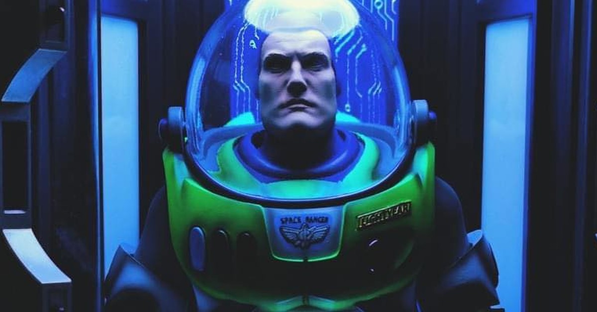 強者玩家 toyman 的改造又來了！帥大叔風格的「擬真人版巴斯光年」1/6比例人偶登場