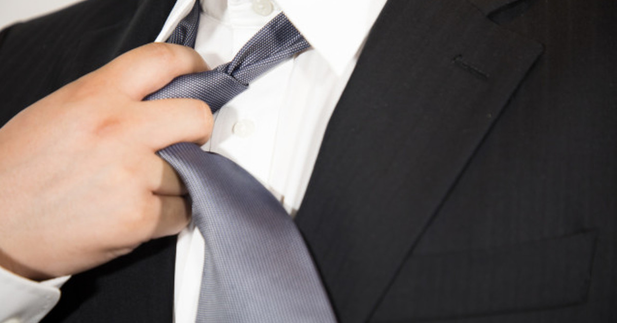 對社畜超重要的生活小知識？！縫紉工廠揭露「領帶絕對不能剪掉的線頭」，有固定整體的特殊功用