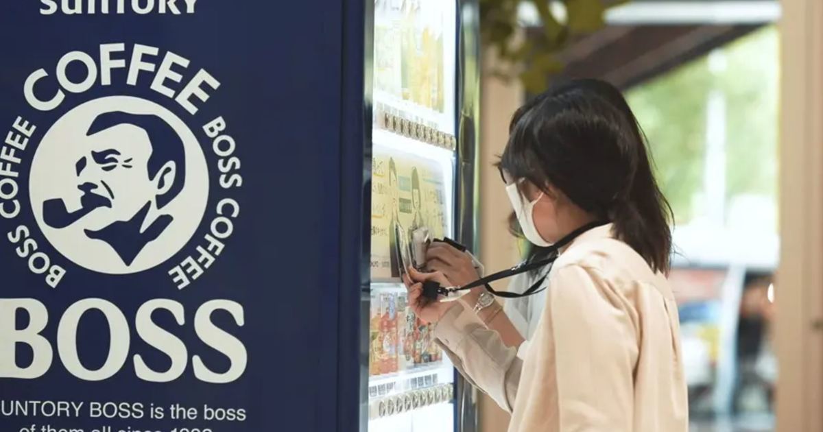與同事一同暢飲！日本導入職場「社長零食自動販賣機」 兩人一起就能免費