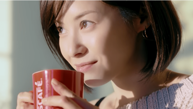 睽違已久的現身！前「早安甜心」松浦亞彌拍攝Nestle廣告 凍齡美貌引發話題