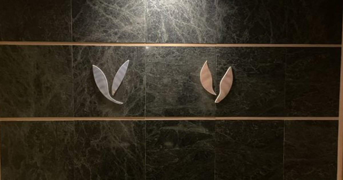 廁所標記「太時尚」反而讓人超困擾！推特熱議「看不懂的性別標誌」，尿急的時候就完蛋了(´-ω-｀)