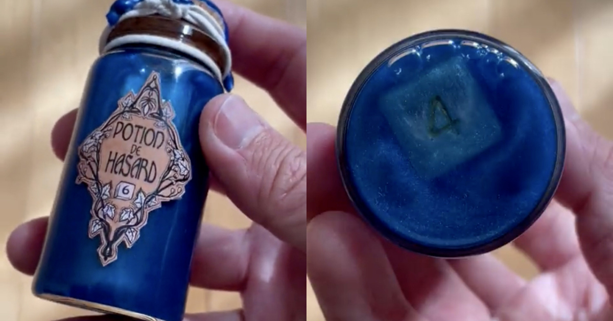 這骰子也太有趣！推主在遊戲展買到如魔法般的「瓶中骰子」，搖一搖就能在瓶底看到數字！