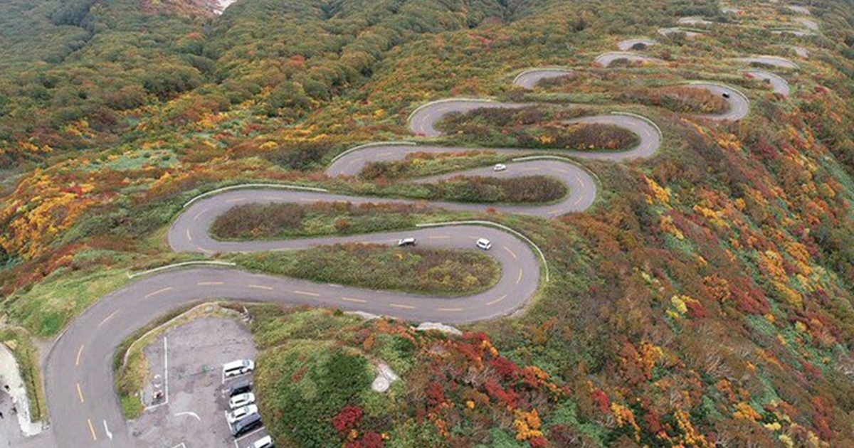 想當車神先過這關！弘前市津輕岩木快速道路「69個髮夾彎」譽為世界最危險山路