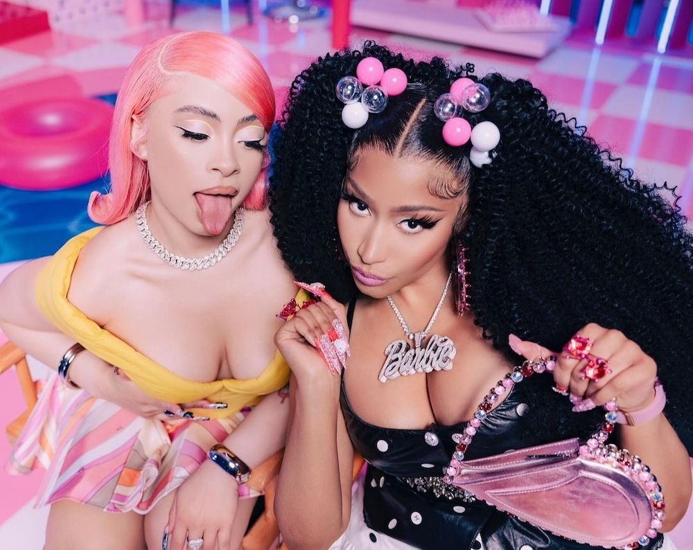 真人版《芭比》重現洗腦神曲！Nicki Minaj、Ice Spice 翻唱新版〈Barbie Girl〉釋出 MV