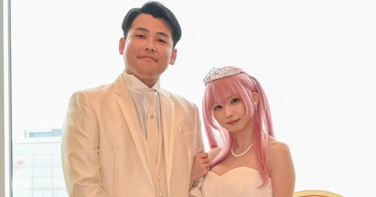 懂玩！Coser えなこ(Enako) 身穿純白禮服發文「重大報告」，粉絲點開：騙我