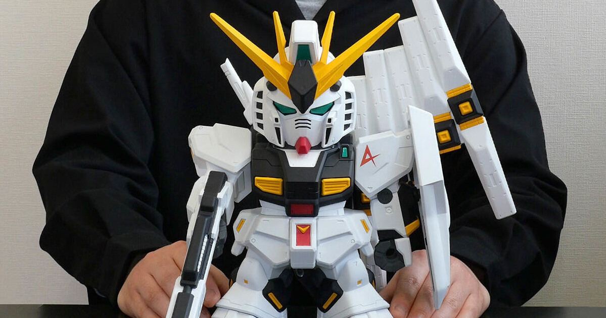 巨無霸軟膠模型SD『RX-93 ν鋼彈』阿姆羅名機以 24 公分高 SD 造型呈現！