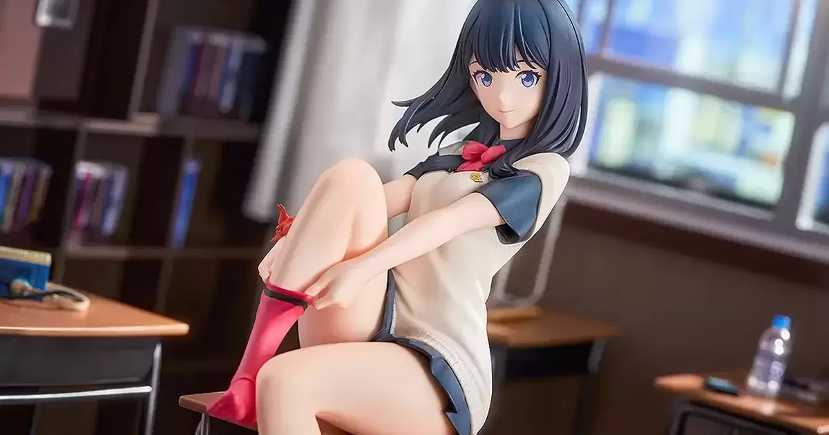 GRIDMAN UNIVERSE『Luminous Box 寶多六花』1/7比例模型 坐在課桌上拉襪子的魅力原創造型！