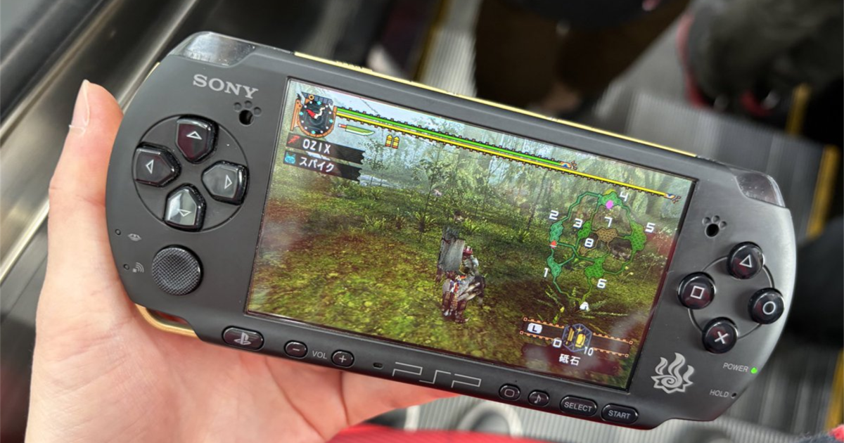 用PSP玩《魔物獵人》被小學生誤認「假的Switch」　網友：這玩意比小學生年紀還大