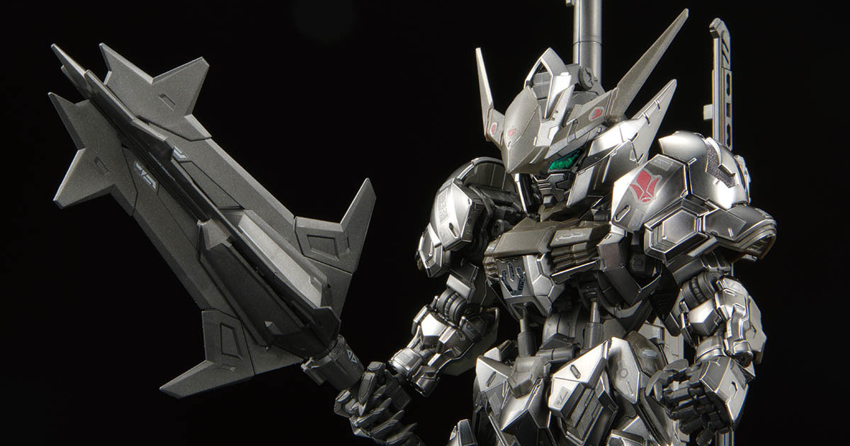 鋼彈基地限定鋼普拉『MGSD 獵魔鋼彈 [鐵血鍍膜版]』極具厚重感的金屬色