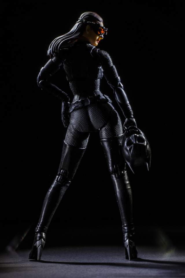 優雅聰明美貌性感集於一身的小惡魔-Mafex安海瑟威版貓女2.0