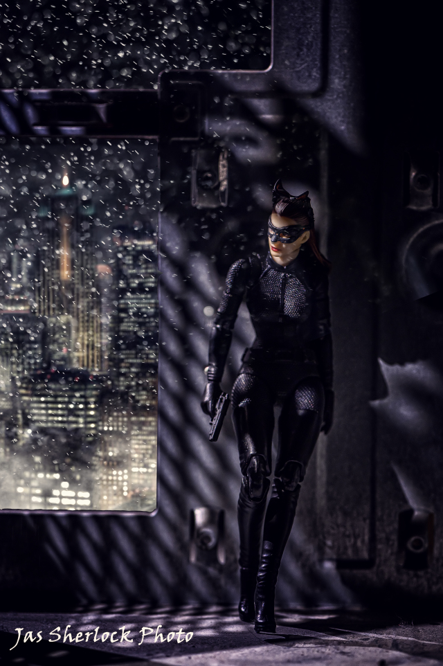 優雅聰明美貌性感集於一身的小惡魔-Mafex安海瑟威版貓女2.0