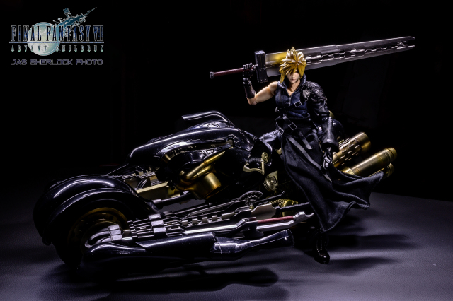 [玩具攝影]辣個金色頭髮，手持巨型大劍，騎著霸氣重機的男神。降臨之子-克勞德+重機芬里爾的最完美帥氣組合