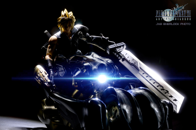 [玩具攝影]辣個金色頭髮，手持巨型大劍，騎著霸氣重機的男神。降臨之子-克勞德+重機芬里爾的最完美帥氣組合