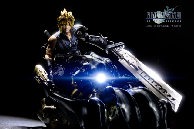 [玩具攝影]辣個金色頭髮，手持巨型大劍，騎著霸氣重機的男神。降臨之子-克勞德+重機芬里爾的最完美帥氣組合