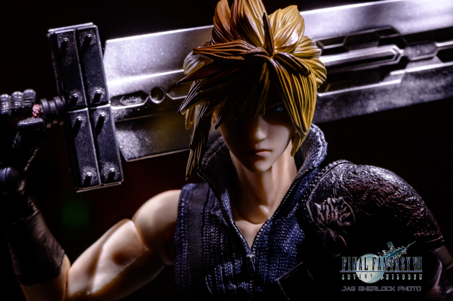 [玩具攝影]辣個金色頭髮，手持巨型大劍，騎著霸氣重機的男神。降臨之子-克勞德+重機芬里爾的最完美帥氣組合