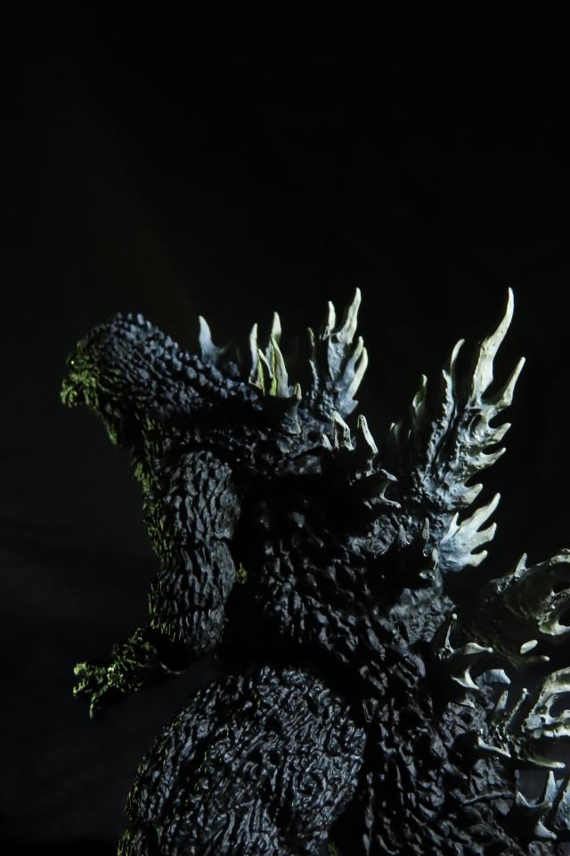 【開箱】野狼般的凶狠 S.H.MonsterArts 哥吉拉 2002(再販售版本)