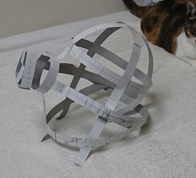 低成本高還原的「豬突猛進！！」 推主用紙箱打造出《鬼滅之刃》伊之助山豬頭，還原度高得嚇人！