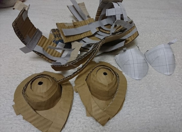 低成本高還原的「豬突猛進！！」 推主用紙箱打造出《鬼滅之刃》伊之助山豬頭，還原度高得嚇人！