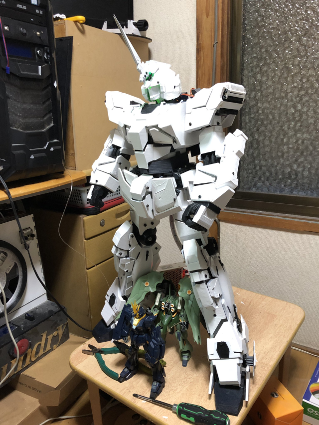 日本推主耗時7個月完成全手工打造「全自動變形獨角獸鋼彈」燈光效果還自動變形展開簡直帥到極點！