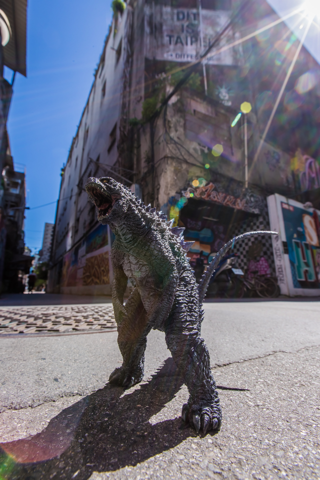 [玩具攝影]我的正妹朋友出門遛她的GK傳奇哥吉拉