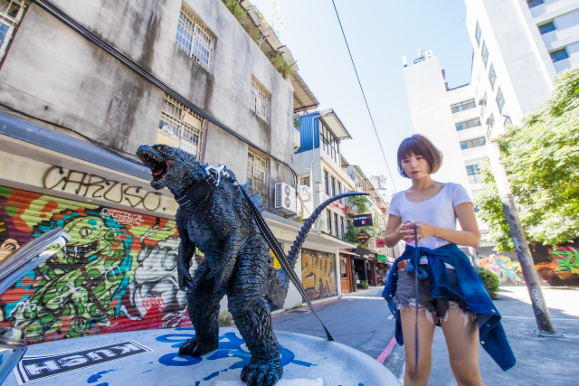 [玩具攝影]我的正妹朋友出門遛她的GK傳奇哥吉拉