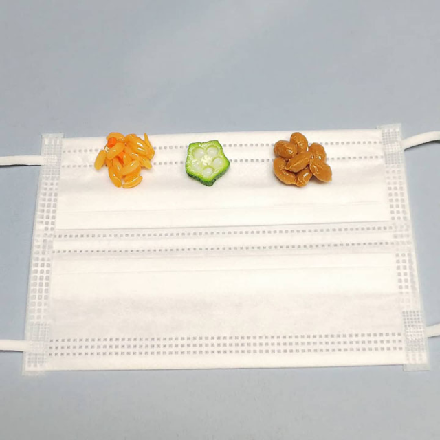 這到底用意何在...？食品樣本屋製作出「能附在口罩上的食物」，雖然搞不懂但是好像很有趣！