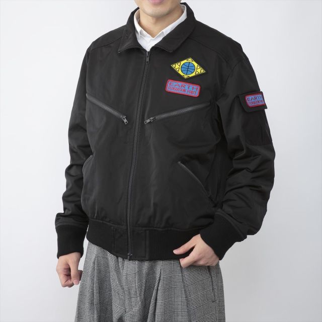 白色惡魔阿姆羅著用!萬代推出《機動戰士 Z 鋼彈》地球聯邦軍飛行外套