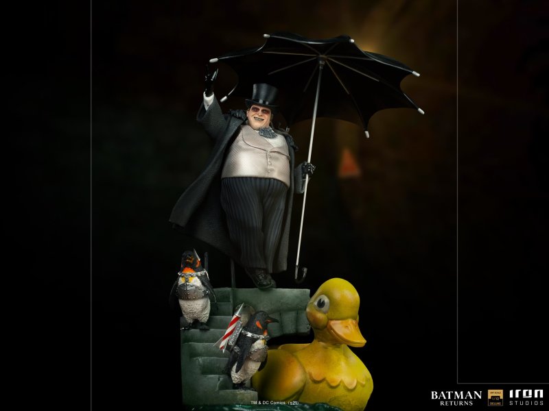 Iron Studios《蝙蝠俠大顯神威》企鵝人（Penguin）1/10 比例全身雕像 於下水道基地緩緩降落的矮胖身影！