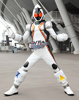 2011年最新的假面騎士FOURZE