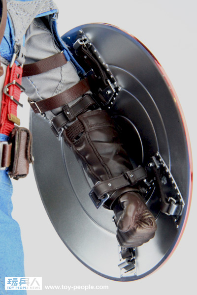 Hot Toys MMS 156 Captain America