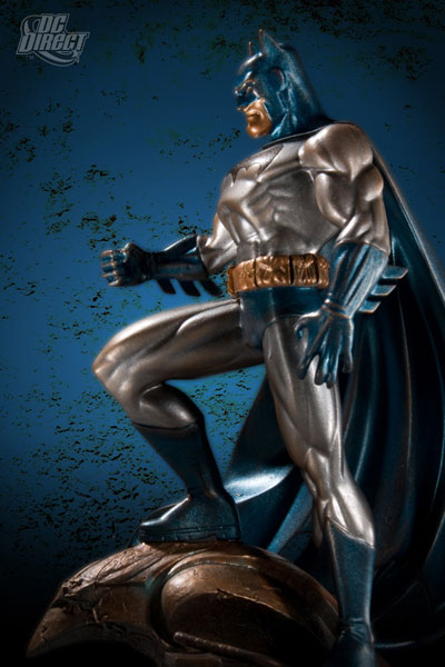 BATMAN (PATINA) MINI STATUE