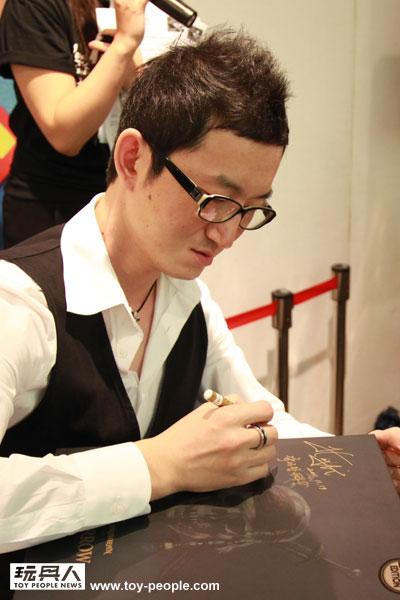 2011 Hot Toys年度展 設計師簽名會實況報導！