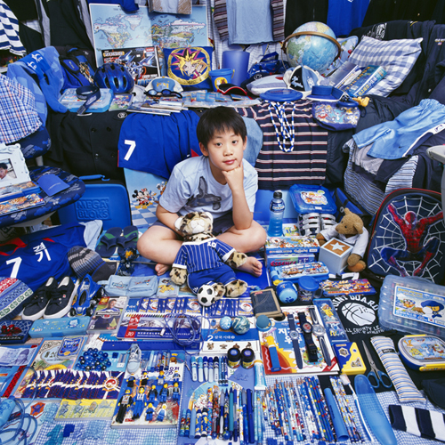 Hojun and His Blue Things_m