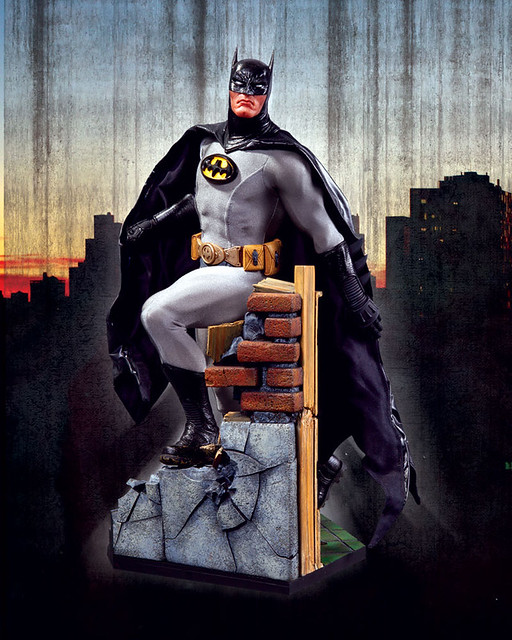 DC Collectibles - BATMAN 1:4 SCALE MUSEUM QUALITY STATUE