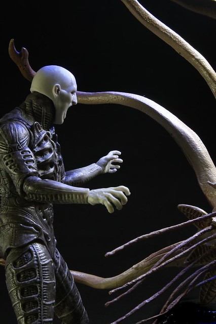 NECA – Toys ‘R’ Us Exclusive Damaged Engineer vs. Trilobite