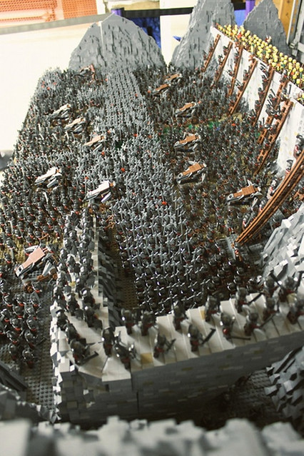 有神快拜！超級壯觀的LEGO 聖盔谷之戰！