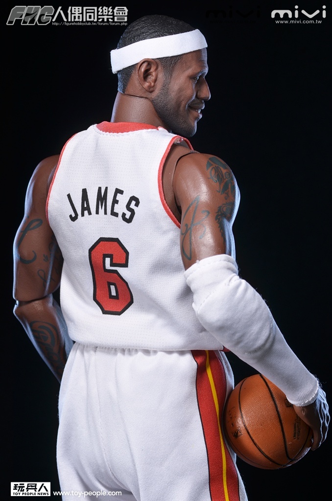 360 度模式】ENTERBAY – 1/6 REAL MASTERPIECE NBA：LEBRON JAMES 開箱