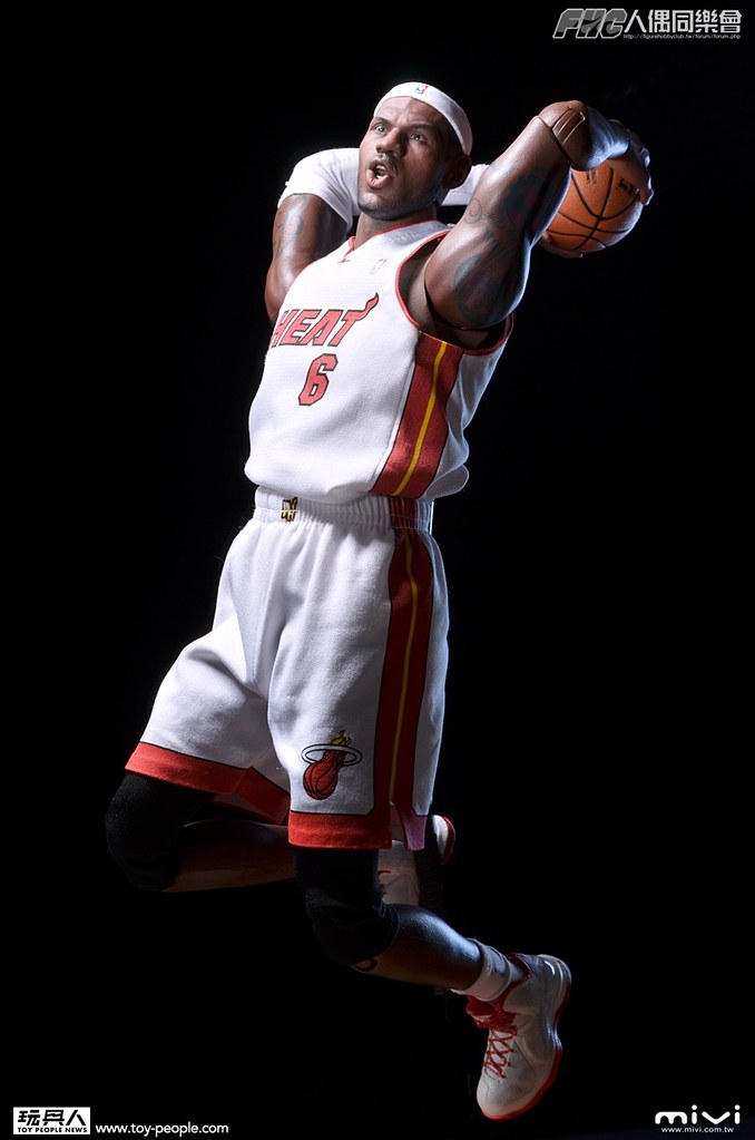 360 度模式】ENTERBAY – 1/6 REAL MASTERPIECE NBA：LEBRON JAMES 開箱