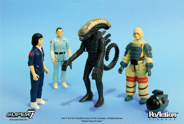 Super7 – 復古異形人偶包 + 血腥玻璃水杯